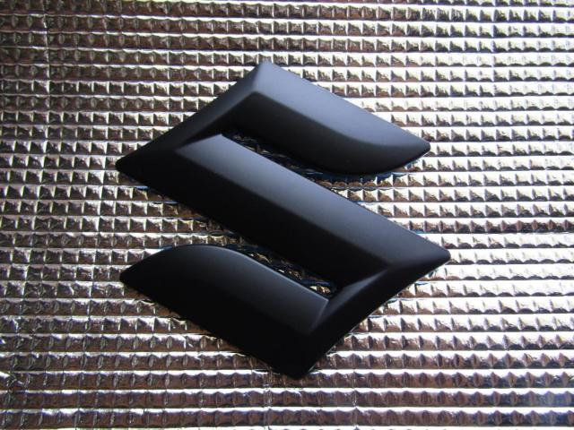 ● SUZUKI ジムニーJB64/74 Fグリル専用 MAD BLACK マッドブラック 軽量ABS製 エンブレム新品! < 自動車/バイク ● SUZUKI ジムニーJB64/74 Fグリル専用 MAD BLACK マッドブラック 軽量ABS製 エンブレム新品! < 自動車/バイク