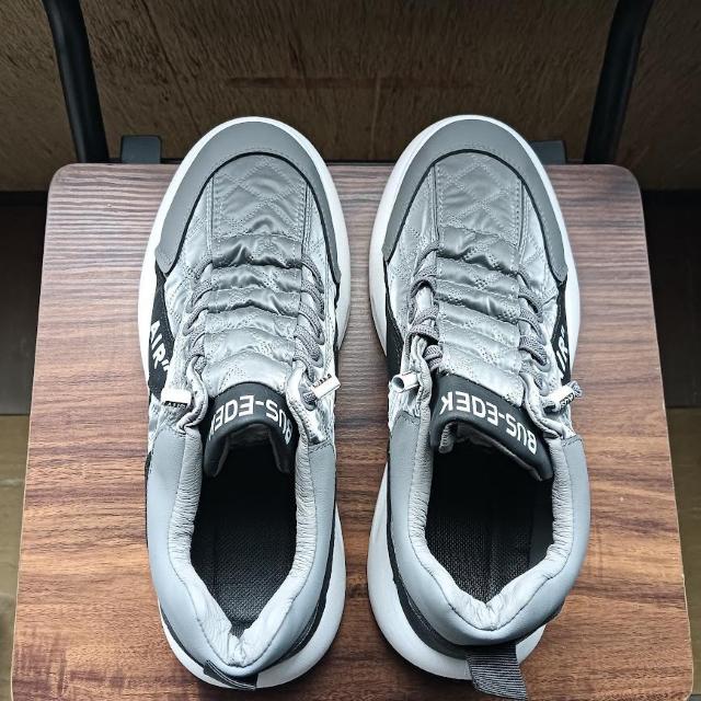 新品 25.5cm メンズ スニーカー グレー シューズ 靴 カジュアル < 男性ファッション  新品 25.5cm メンズ スニーカー グレー シューズ 靴 カジュアル < 男性ファッションの