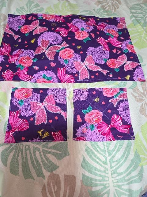 ★新品紫×薔薇リボンハートレースラメ入シンデレラ柄ランチョンマット&コースター2枚3点セット < キッズ/ベビー ★新品紫×薔薇リボンハートレースラメ入シンデレラ柄ランチョンマット&コースター2枚3点セット < キッズ/ベビーの