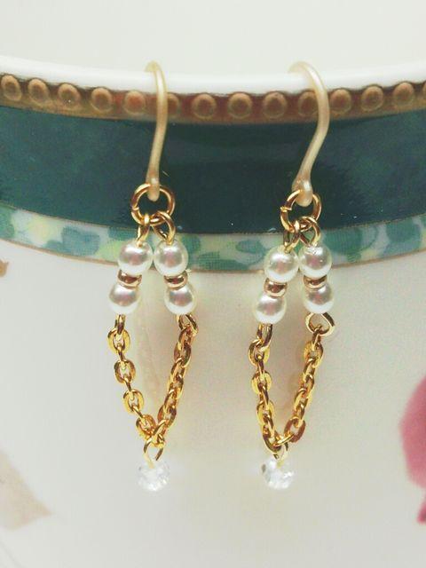 シャンデリア風ナチュラルパール雫クリスタルスワロ樹脂ピアス☆ < 女性アクセサリー/時計  シャンデリア風ナチュラルパール雫クリスタルスワロ樹脂ピアス☆ < 女性アクセサリー/時計の