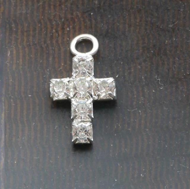 新品 手芸・アクセサリーパーツ 十字架 チャーム 銀×クリア ペンダントトップ キーホルダーパーツ < ペット/手芸/園芸  新品 手芸・アクセサリーパーツ 十字架 チャーム 銀×クリア ペンダントトップ キーホルダーパーツ  < ペット/手芸/園芸の