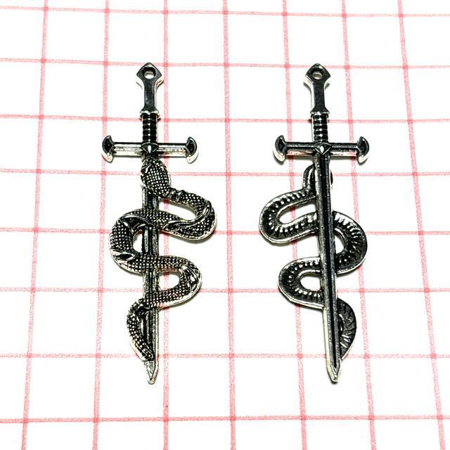 510 蛇と剣のチャーム 1個 ペンダントトップ アクセサリーチャーム クール 金属パーツ < ペット/手芸/園芸 510 蛇と剣のチャーム 1個 ペンダントトップ アクセサリーチャーム クール 金属パーツ < ペット/手芸/園芸の