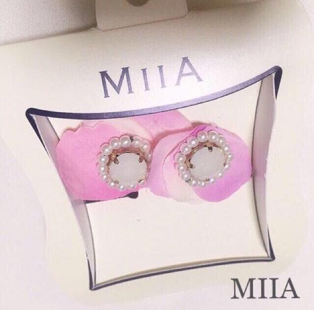 定価2,484円【新品】MIIAミーア●花びらフェミニンピアス●Pinkピンク < ブランド 定価2,484円【新品】MIIAミーア●花びらフェミニンピアス●Pinkピンク < ブランドの