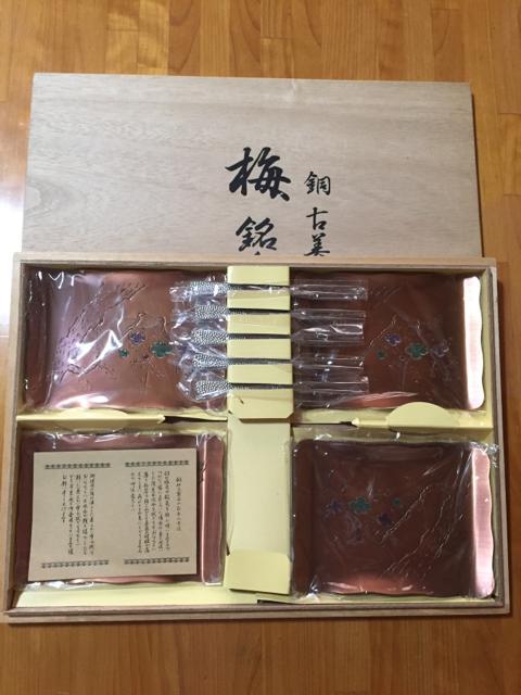 256.新品☆梅柄☆銅の菓子プレートとデザートフォーク5組 < インテリア/ライフ  256.新品☆梅柄☆銅の菓子プレートとデザートフォーク5組  < インテリア/ライフの