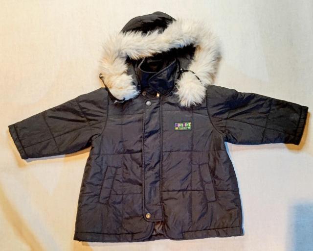 美品★子供用コート★100サイズ★キッズジャンバー★男の子★ブラック★黒色★ファーフード付★子供服上着★キッズジャンバー★送料無料 < キッズ/ベビー  美品★子供用コート★100サイズ★キッズジャンバー★男の子★ブラック★黒色★ファーフード付★子供服上着★キッズジャンバー★送料無料 < キッズ/ベビーの