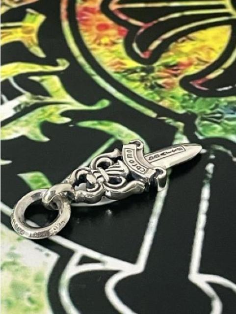 クロムハーツ ダガーチャーム スターリングsv925 カスタムパヴェ Chrome hearts < ブランド  クロムハーツ ダガーチャーム スターリングsv925 カスタムパヴェ Chrome hearts < ブランドの