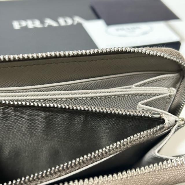 美品 PRADA プラダ ラウンドファスナー 長財布 サフィアーノ レザー グレージュ < ブランド  美品 PRADA プラダ ラウンドファスナー 長財布 サフィアーノ レザー グレージュ < ブランドの