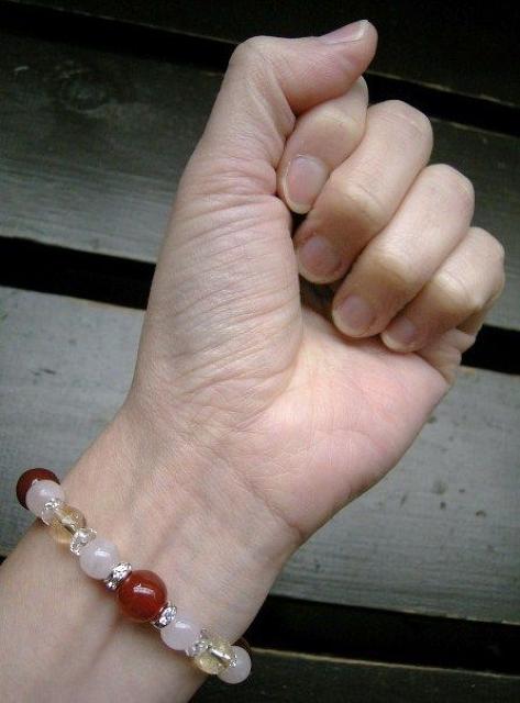 ローズクォーツxカーネリアンxシトリンブレスレット < 女性アクセサリー/時計 ローズクォーツxカーネリアンxシトリンブレスレット < 女性アクセサリー/時計の