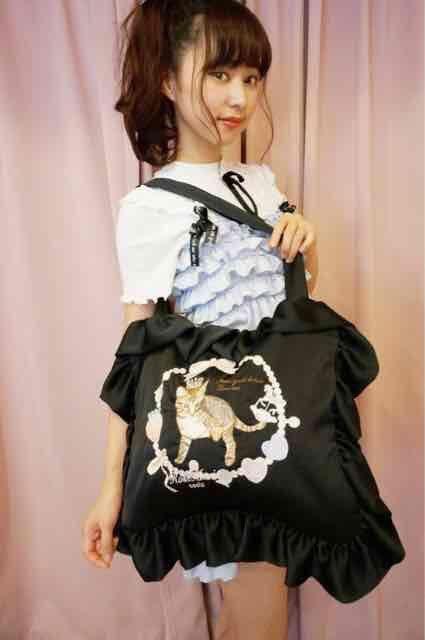 rosemarieseoir・ネコ刺繍サテンフリルバッグ。ブラック < ブランド rosemarieseoir・ネコ刺繍サテンフリルバッグ。ブラック < ブランドの