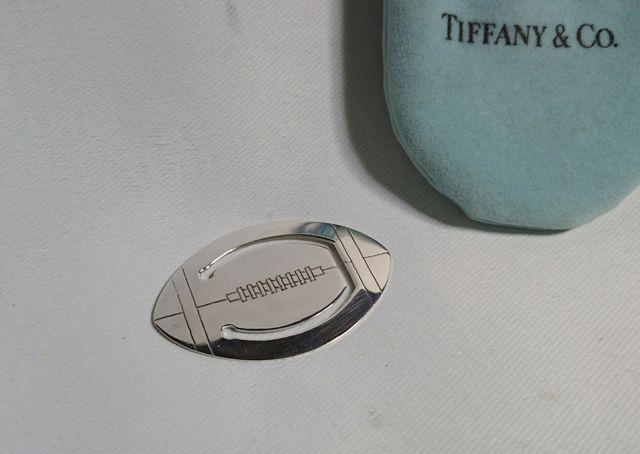 正規限定 TIFFANYティファニー ラグビーボールモチーフ マネークリップ SV925 財布 栞 付属有 < ブランド  正規限定 TIFFANYティファニー ラグビーボールモチーフ マネークリップ SV925 財布 栞 付属有  < ブランドの