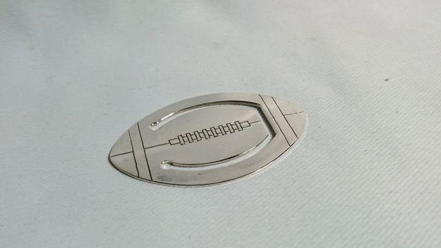 正規限定 TIFFANYティファニー ラグビーボールモチーフ マネークリップ SV925 財布 栞 付属有 < ブランド  正規限定 TIFFANYティファニー ラグビーボールモチーフ マネークリップ SV925 財布 栞 付属有 < ブランドの