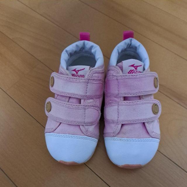 MIZUNOの女の子のスニーカー(13.5cm) < キッズ/ベビー  MIZUNOの女の子のスニーカー(13.5cm)  < キッズ/ベビーの