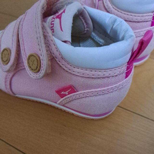 MIZUNOの女の子のスニーカー(13.5cm) < キッズ/ベビー  MIZUNOの女の子のスニーカー(13.5cm) < キッズ/ベビーの