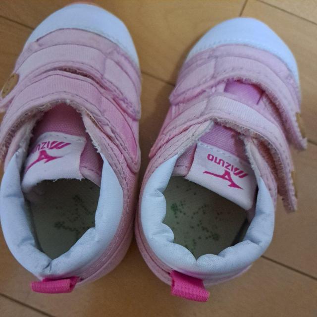 MIZUNOの女の子のスニーカー(13.5cm) < キッズ/ベビー  MIZUNOの女の子のスニーカー(13.5cm) < キッズ/ベビーの