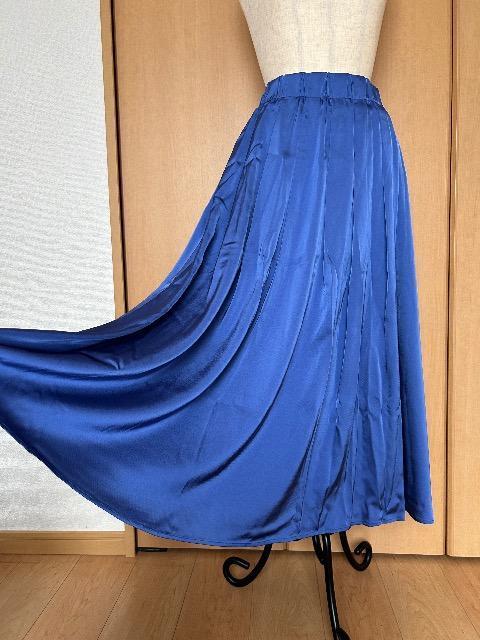 美品 ルーニィ 光沢ブルー ロングスカート 38サイズ < ブランド 美品 ルーニィ 光沢ブルー ロングスカート 38サイズ < ブランドの