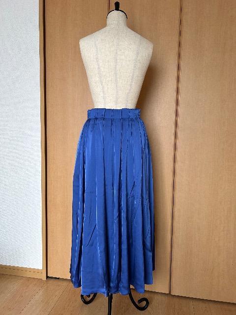 美品 ルーニィ 光沢ブルー ロングスカート 38サイズ < ブランド 美品 ルーニィ 光沢ブルー ロングスカート 38サイズ < ブランドの