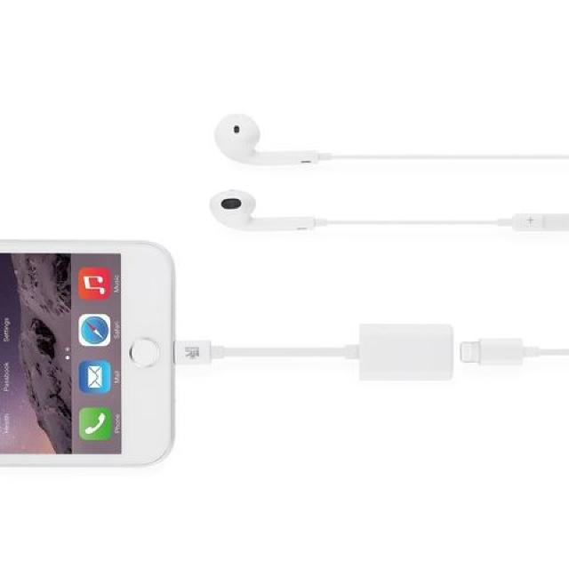 IOS11以後も対応 2in1 ライトニングポート3.5mm端子 < 家電/AV  IOS11以後も対応 2in1 ライトニングポート3.5mm端子 < 家電/AVの