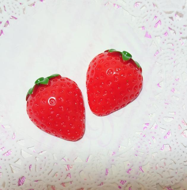 ★ハンドメイド素材★デコパーツ・いちごリアル2個 < 香水/コスメ/ネイル ★ハンドメイド素材★デコパーツ・いちごリアル2個 < 香水/コスメ/ネイルの