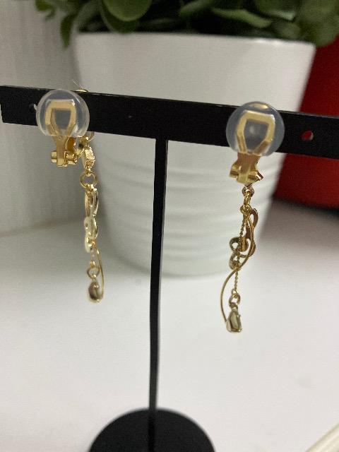 ハンドメイド ト音記号のチャームを使用したイヤリング クリップタイプ < 女性ファッション  ハンドメイド ト音記号のチャームを使用したイヤリング クリップタイプ < 女性ファッションの