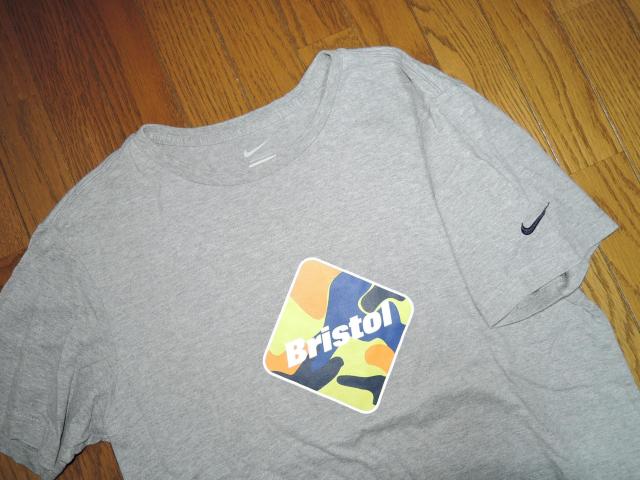F.C.Real Bristol ブリストル × NIKE CAMOUFLAGE LOGO TEEカモフラ迷彩柄ロゴTシャツS灰 < ブランド  F.C.Real Bristol ブリストル × NIKE CAMOUFLAGE LOGO TEEカモフラ迷彩柄ロゴTシャツS灰 < ブランドの