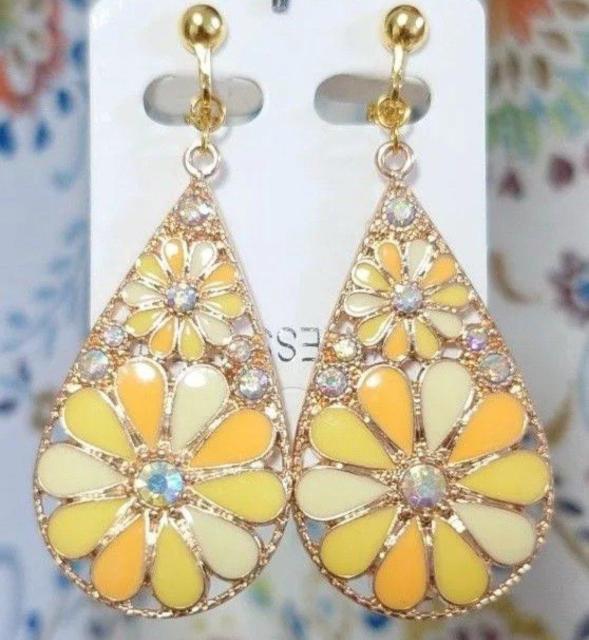 キラキラかわいいお花のイヤリング・ピアス☆ ピアス  イヤリング  イヤリング変更無料  かわいいピアス  かわいいイヤリング  < 女性アクセサリー/時計  キラキラかわいいお花のイヤリング・ピアス☆ ピアス  イヤリング  イヤリング変更無料  かわいいピアス  かわいいイヤリング   < 女性アクセサリー/時計の