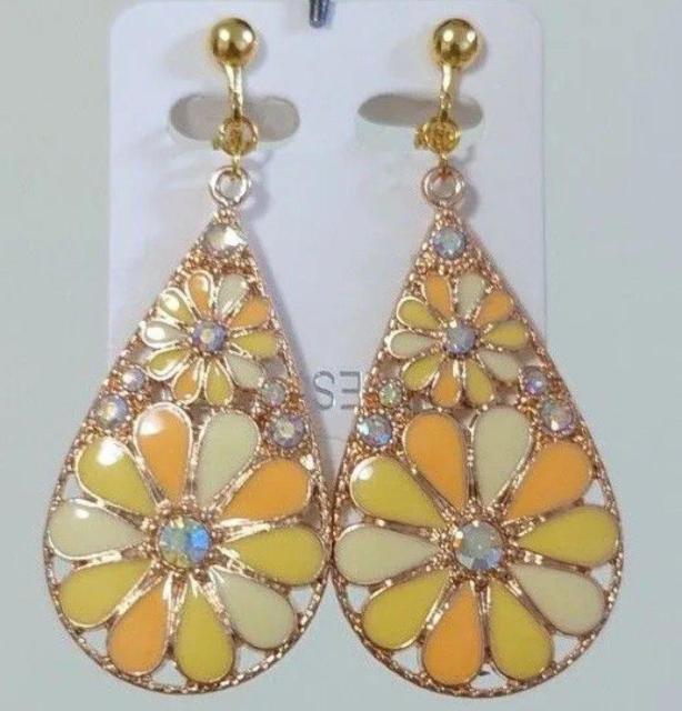 キラキラかわいいお花のイヤリング・ピアス☆ ピアス  イヤリング  イヤリング変更無料  かわいいピアス  かわいいイヤリング  < 女性アクセサリー/時計  キラキラかわいいお花のイヤリング・ピアス☆ ピアス  イヤリング  イヤリング変更無料  かわいいピアス  かわいいイヤリング  < 女性アクセサリー/時計の