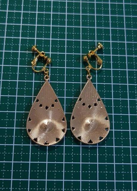 キラキラかわいいお花のイヤリング・ピアス☆ ピアス  イヤリング  イヤリング変更無料  かわいいピアス  かわいいイヤリング  < 女性アクセサリー/時計  キラキラかわいいお花のイヤリング・ピアス☆ ピアス  イヤリング  イヤリング変更無料  かわいいピアス  かわいいイヤリング  < 女性アクセサリー/時計の