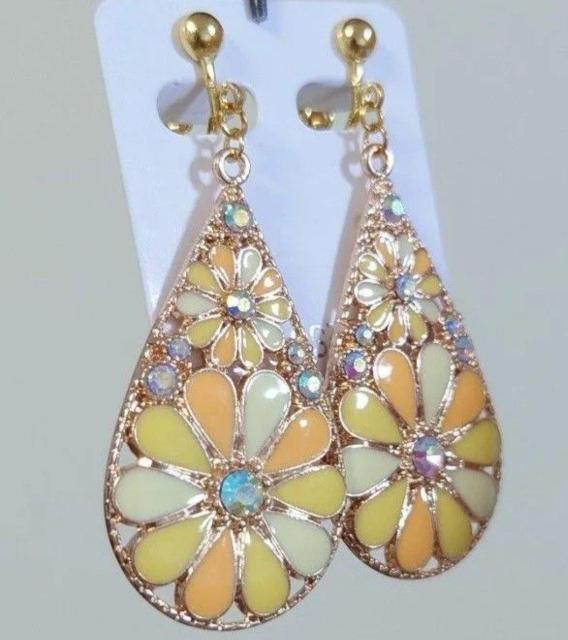 キラキラかわいいお花のイヤリング・ピアス☆ ピアス  イヤリング  イヤリング変更無料  かわいいピアス  かわいいイヤリング  < 女性アクセサリー/時計  キラキラかわいいお花のイヤリング・ピアス☆ ピアス  イヤリング  イヤリング変更無料  かわいいピアス  かわいいイヤリング  < 女性アクセサリー/時計の