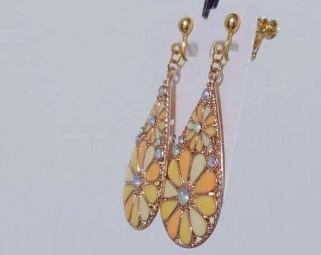 キラキラかわいいお花のイヤリング・ピアス☆ ピアス  イヤリング  イヤリング変更無料  かわいいピアス  かわいいイヤリング  < 女性アクセサリー/時計  キラキラかわいいお花のイヤリング・ピアス☆ ピアス  イヤリング  イヤリング変更無料  かわいいピアス  かわいいイヤリング  < 女性アクセサリー/時計の