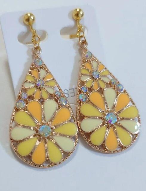 キラキラかわいいお花のイヤリング・ピアス☆ ピアス  イヤリング  イヤリング変更無料  かわいいピアス  かわいいイヤリング  < 女性アクセサリー/時計  キラキラかわいいお花のイヤリング・ピアス☆ ピアス  イヤリング  イヤリング変更無料  かわいいピアス  かわいいイヤリング  < 女性アクセサリー/時計の