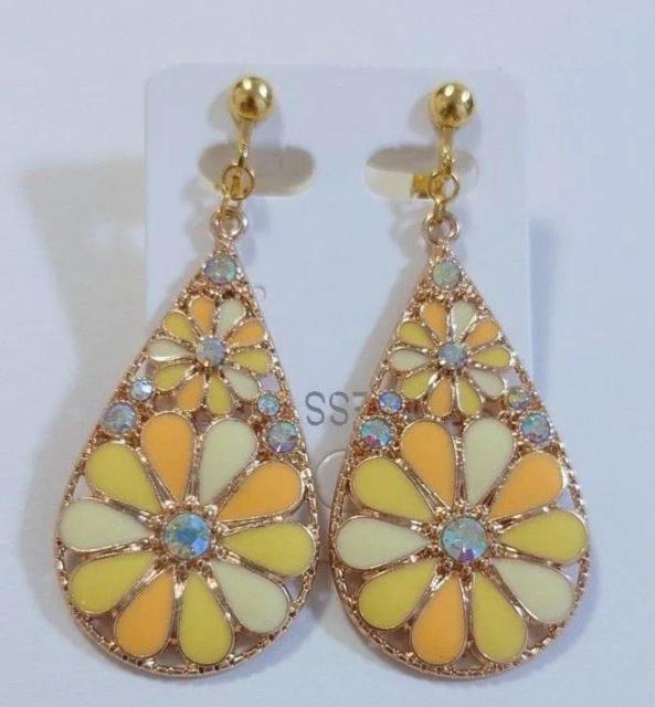 キラキラかわいいお花のイヤリング・ピアス☆ ピアス  イヤリング  イヤリング変更無料  かわいいピアス  かわいいイヤリング  < 女性アクセサリー/時計  キラキラかわいいお花のイヤリング・ピアス☆ ピアス  イヤリング  イヤリング変更無料  かわいいピアス  かわいいイヤリング  < 女性アクセサリー/時計の