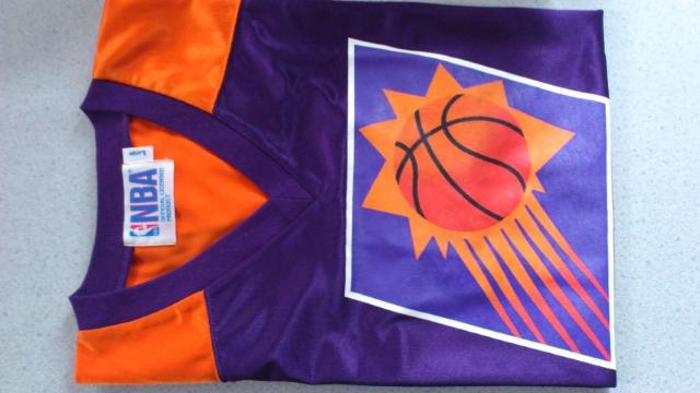 美品!激安86%オフ、NBA、半袖Tシャツ(紫橙、日本製、L) < レジャー/スポーツ  美品!激安86%オフ、NBA、半袖Tシャツ(紫橙、日本製、L) < レジャー/スポーツの