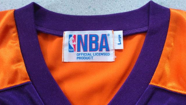 美品!激安86%オフ、NBA、半袖Tシャツ(紫橙、日本製、L) < レジャー/スポーツ  美品!激安86%オフ、NBA、半袖Tシャツ(紫橙、日本製、L) < レジャー/スポーツの