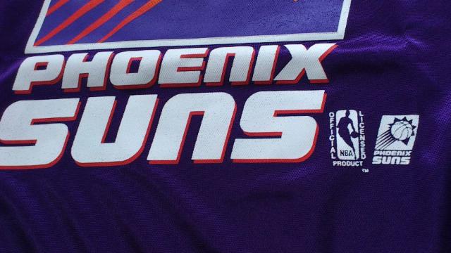 美品!激安86%オフ、NBA、半袖Tシャツ(紫橙、日本製、L) < レジャー/スポーツ  美品!激安86%オフ、NBA、半袖Tシャツ(紫橙、日本製、L) < レジャー/スポーツの