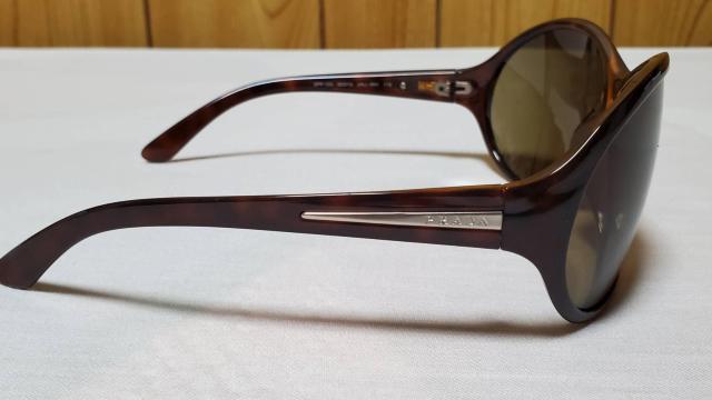 正規レア プラダ ラウンドビッグレンズサングラス 茶 メタルロゴエンブレムアロー 付属有 < ブランド 正規レア プラダ ラウンドビッグレンズサングラス 茶 メタルロゴエンブレムアロー 付属有 < ブランドの