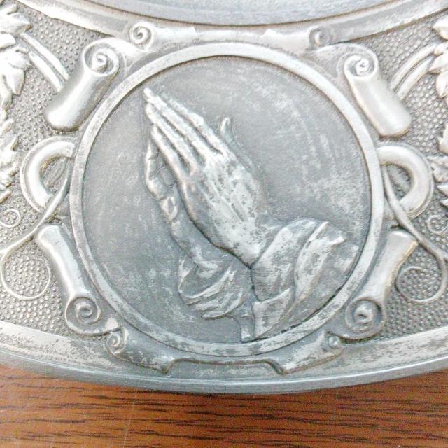 PEWTER 飾り皿 十字 聖書 キリスト 錫製 細密彫刻 ピューター < ホビー  PEWTER 飾り皿 十字 聖書 キリスト 錫製 細密彫刻 ピューター < ホビーの
