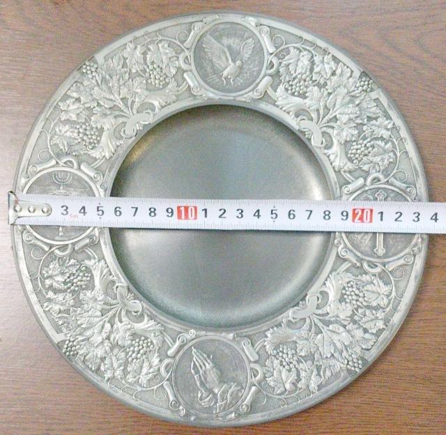 PEWTER 飾り皿 十字 聖書 キリスト 錫製 細密彫刻 ピューター < ホビー  PEWTER 飾り皿 十字 聖書 キリスト 錫製 細密彫刻 ピューター < ホビーの