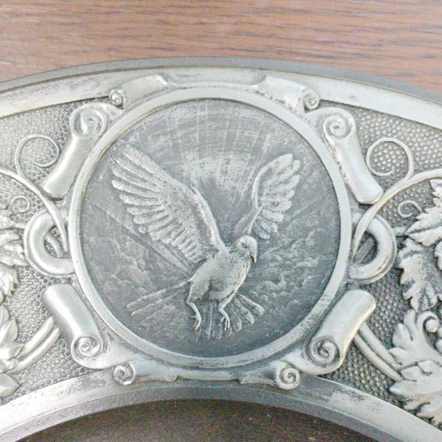 PEWTER 飾り皿 十字 聖書 キリスト 錫製 細密彫刻 ピューター < ホビー  PEWTER 飾り皿 十字 聖書 キリスト 錫製 細密彫刻 ピューター < ホビーの
