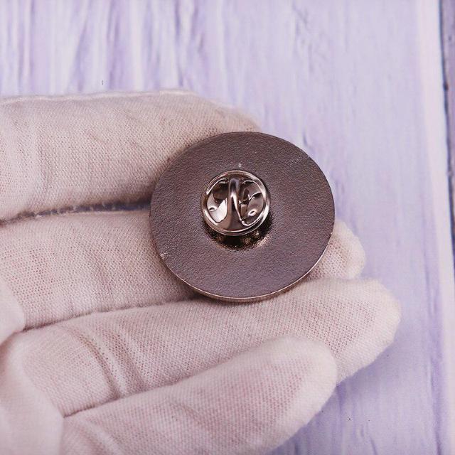 新品 13日の金曜日 キャンプクリスタルレイク ピンブローチ  < 男性アクセサリー/時計  新品 13日の金曜日 キャンプクリスタルレイク ピンブローチ  < 男性アクセサリー/時計の