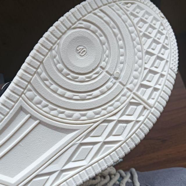 新品 25cm メンズ スニーカー シューズ グレー 靴 男女兼用 カジュアル < 女性ファッション  新品 25cm メンズ スニーカー シューズ グレー 靴 男女兼用 カジュアル < 女性ファッションの