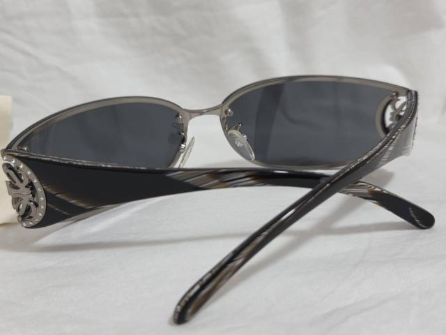 正規レア ロエベ アマソナ エンブレムロゴ アナグラム サングラス 黒 メタル装飾オープンアイコン フレームレスアイウェア 付属有 < ブランド  正規レア ロエベ アマソナ エンブレムロゴ アナグラム サングラス 黒 メタル装飾オープンアイコン フレームレスアイウェア 付属有 < ブランドの