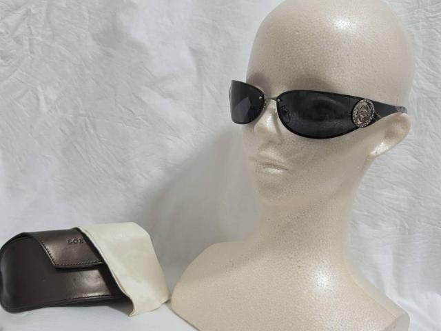 正規レア ロエベ アマソナ エンブレムロゴ アナグラム サングラス 黒 メタル装飾オープンアイコン フレームレスアイウェア 付属有 < ブランド  正規レア ロエベ アマソナ エンブレムロゴ アナグラム サングラス 黒 メタル装飾オープンアイコン フレームレスアイウェア 付属有 < ブランドの