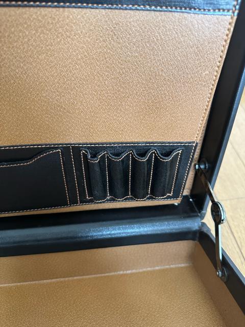 yizyN㕨 󏭕izyDunhillz_q@A^bVP[X  uh 