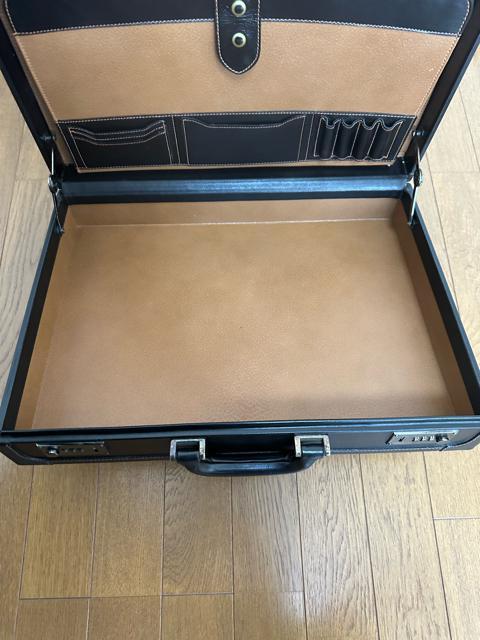 yizyN㕨 󏭕izyDunhillz_q@A^bVP[X  uh 