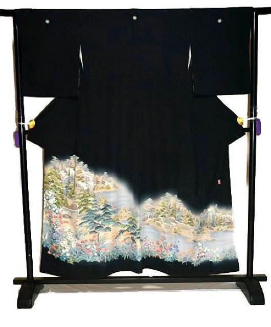 【最高峰】新品同様 十日町友禅作家【岡村蒼風】暈し染め 風景花文 比翼付 黒留袖 身丈155.5cm 裄丈64.5cm T3505 < 女性ファッション  【最高峰】新品同様 十日町友禅作家【岡村蒼風】暈し染め 風景花文 比翼付 黒留袖 身丈155.5cm 裄丈64.5cm T3505 < 女性ファッションの