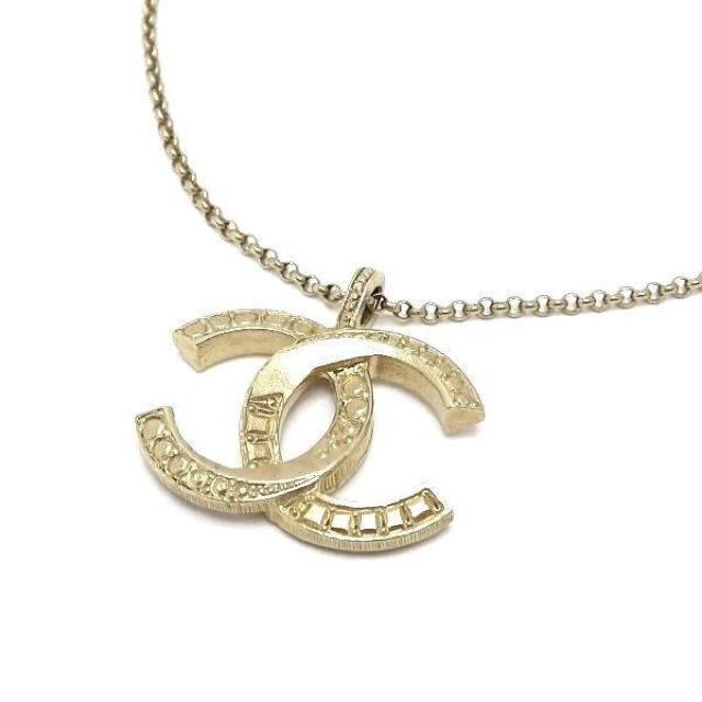 ◆ 本物 新品同様 ◆ CHANEL シャネル ネックレス ライトゴールド ココ ラインストーン ペンダント 専用ケース 箱 人気 < ブランド  ◆ 本物 新品同様 ◆ CHANEL シャネル ネックレス ライトゴールド ココ ラインストーン ペンダント 専用ケース 箱 人気 < ブランドの
