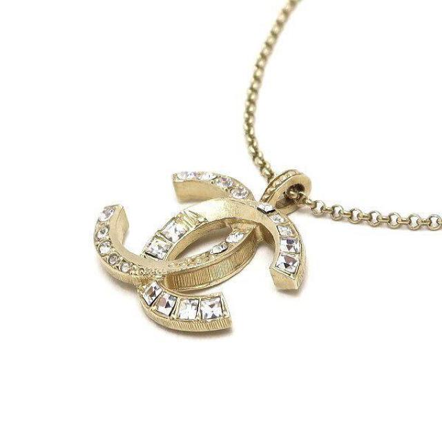 ◆ 本物 新品同様 ◆ CHANEL シャネル ネックレス ライトゴールド ココ ラインストーン ペンダント 専用ケース 箱 人気 < ブランド  ◆ 本物 新品同様 ◆ CHANEL シャネル ネックレス ライトゴールド ココ ラインストーン ペンダント 専用ケース 箱 人気 < ブランドの
