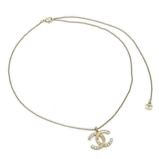 ◆ 本物 新品同様 ◆ CHANEL シャネル ネックレス ライトゴールド ココ ラインストーン ペンダント 専用ケース 箱 人気 < ブランド  ◆ 本物 新品同様 ◆ CHANEL シャネル ネックレス ライトゴールド ココ ラインストーン ペンダント 専用ケース 箱 人気 < ブランドの