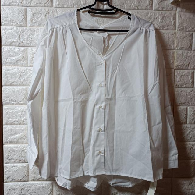 テチチテラス★後ろねじりデザイン前ボタンシャツ < 女性ファッション  テチチテラス★後ろねじりデザイン前ボタンシャツ  < 女性ファッションの