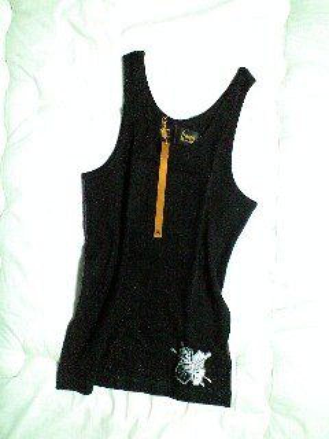 新品TROISOトロワゾ ハイビスカス刺繍タンクトップ XL < 男性ファッション  新品TROISOトロワゾ ハイビスカス刺繍タンクトップ XL  < 男性ファッションの